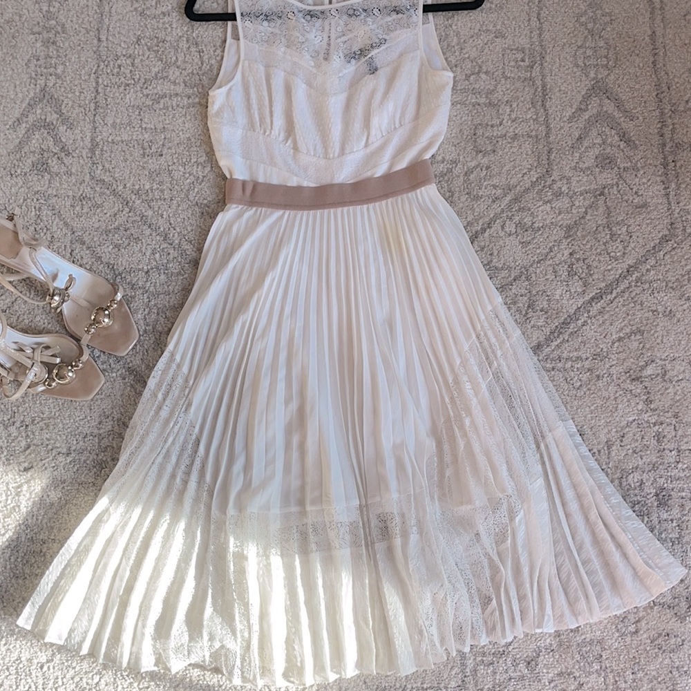 BCBG white dress with lace detail size 0 - Picture 5 of 14